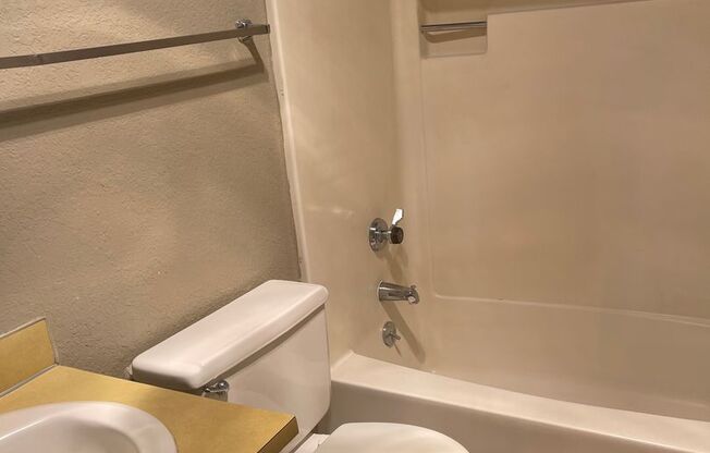 2 beds, 1 bath, 712 sqft, $850, Unit 30