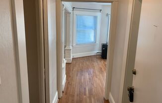 Studio, 1 bath, 450 sqft, $1,095, Unit 303