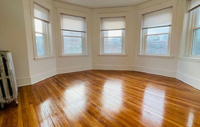 2 beds, 1 bath, 595 sqft, $3,200, Unit 46