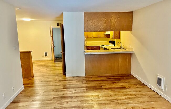 1 bed, 1 bath, $2,425, Unit 205