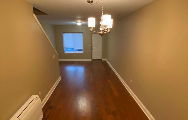 Beautiful 2 Bedroom & 1 Bath Unit!