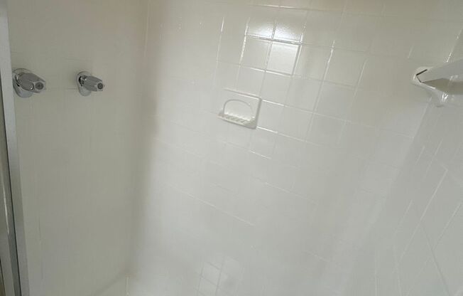 3 beds, 2 baths, 1,300 sqft, $2,400, Unit 3351 #204