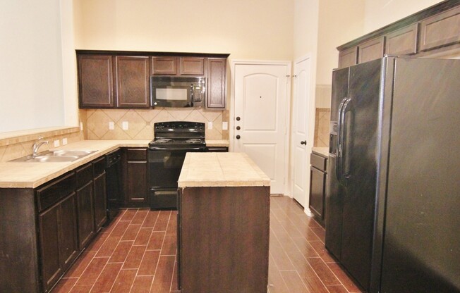 3 beds, 2 baths, $1,595