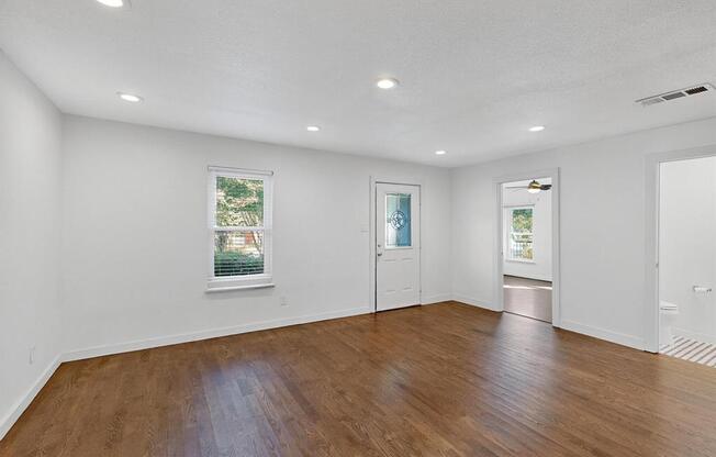 8919 SAN FERNANDO WAY