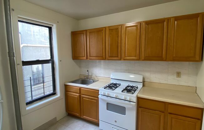 1 bed, 1 bath, $2,400, Unit 3F