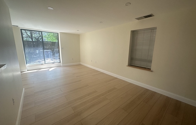 84 Gainsborough St 204