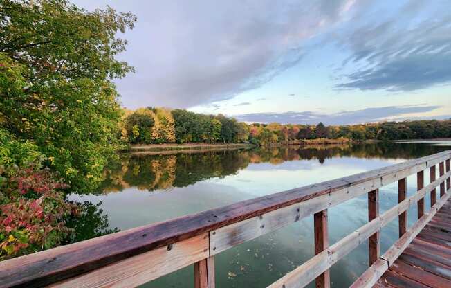 fall colors at lake jonathan flats