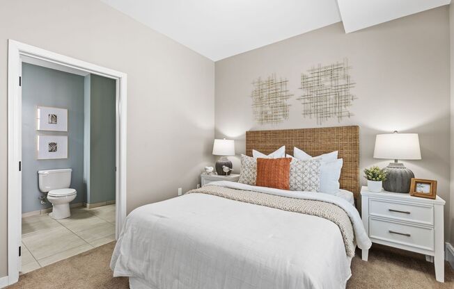 2 beds, 2 baths, 1,189 sqft, $1,560, Unit #603