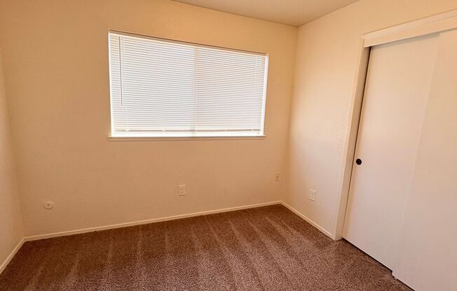 2 WEEKS FREE RENT November Special - 3 bedroom Townhouse in a gated community