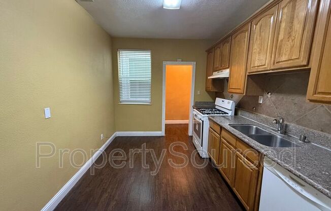 139 W YOSEMITE AVE