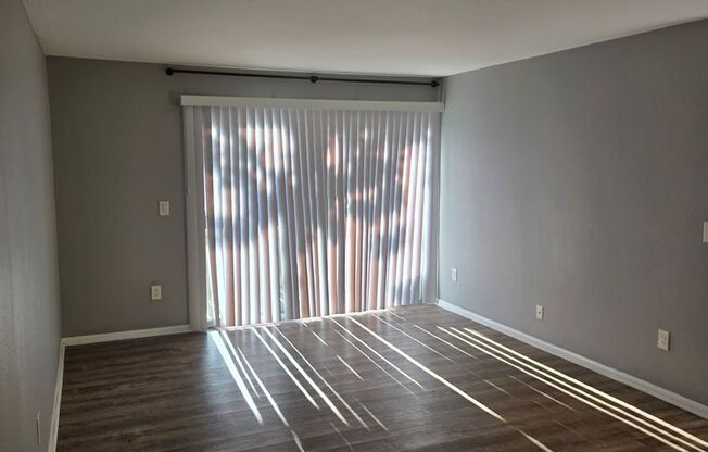2 beds, 1 bath, $2,100, Unit UNIT 37