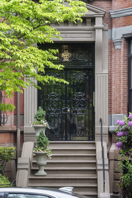 296 COMMONWEALTH AVE