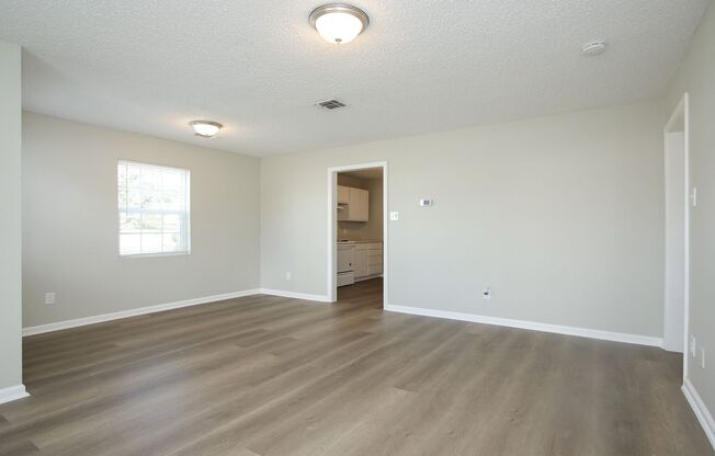 2 beds, 1 bath, $1,077