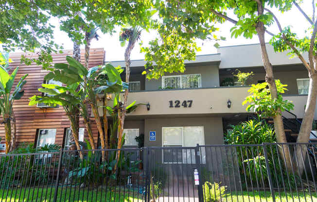 Welcome Home to Chateau Sycamore Apartments