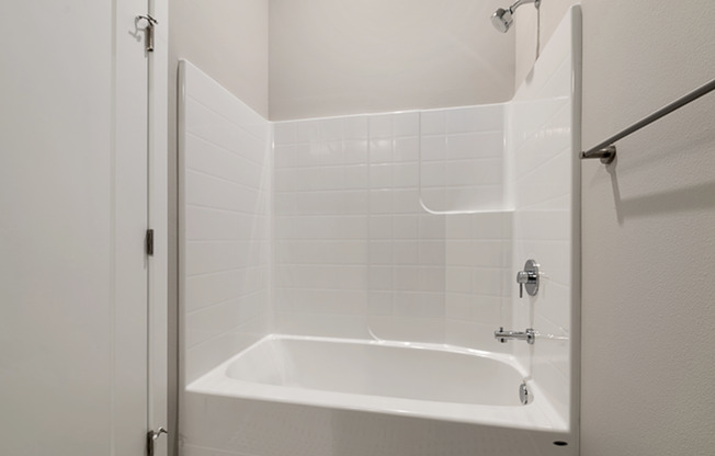 3 beds, 3.5 baths, $3,700, Unit 4