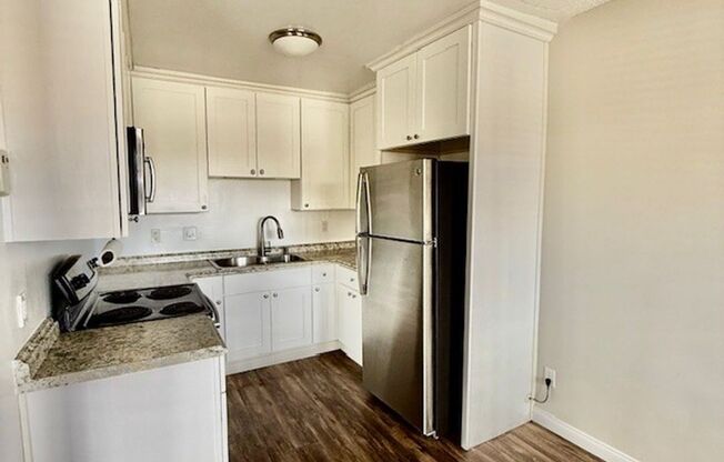 Altadena  (Altadena Manor Apartments)