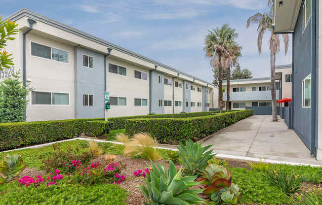 Beautifully Landscaped Views at Park Apartments, California