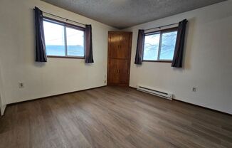 2 beds, 1 bath, $1,600