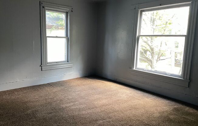 2 beds, 1 bath, 980 sqft, $850, Unit Up