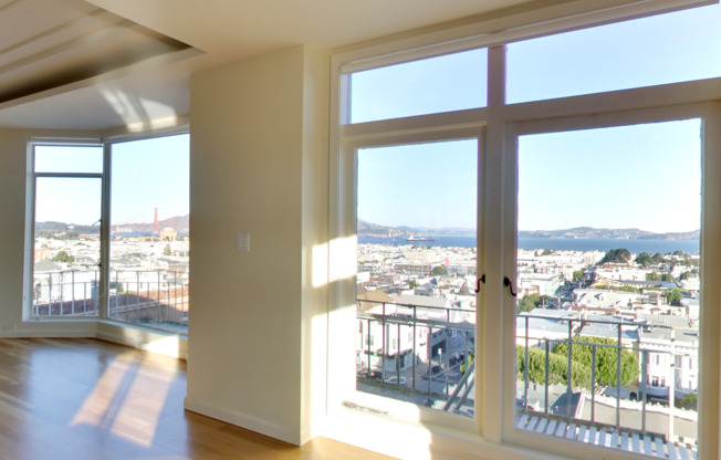 2090 Green Street (003r)