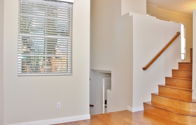 Spacious 3BR/2.5BA Townhome in Gated Community – Prime San Diego Location!