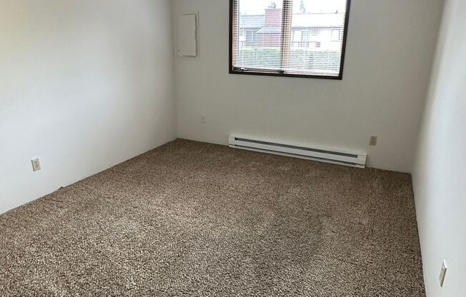 1 bed, 1 bath, 600 sqft, $995, Unit 14