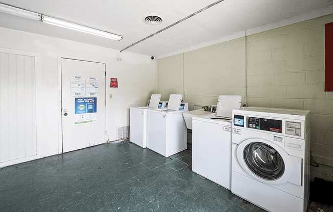 apartment complex with Laundry Facilities