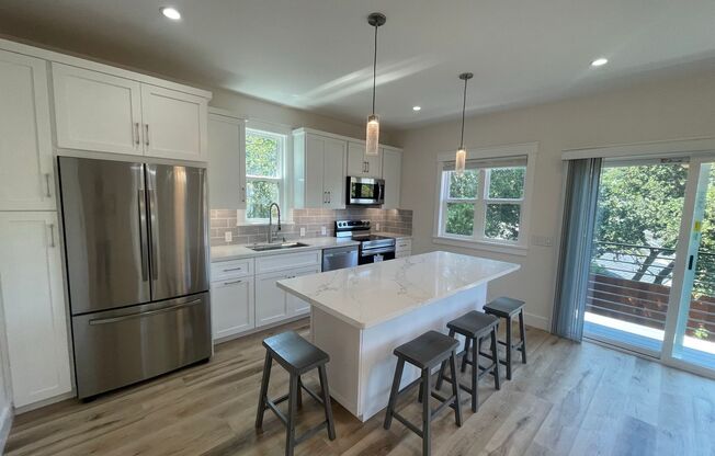 New 1bd/1ba ADU in Belmont! Private yard area with parking!