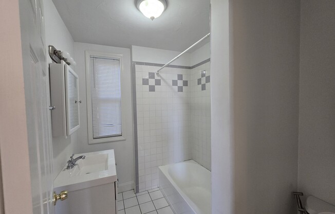 2 beds, 1 bath, 1,300 sqft, $2,700, Unit 1