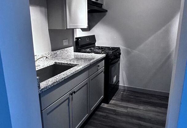 3 beds, 1 bath, 1,000 sqft, $1,650, Unit 3014 2N