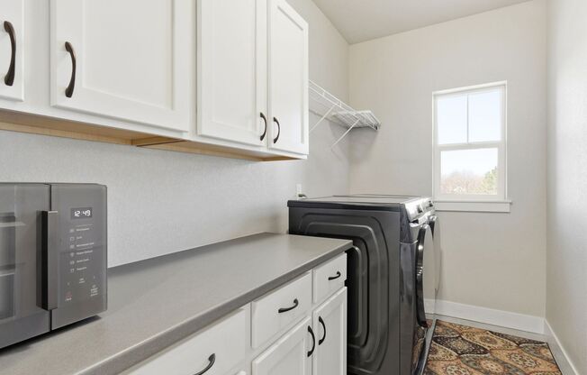 3 beds, 2 baths, $1,995, Unit APARTMENT 307