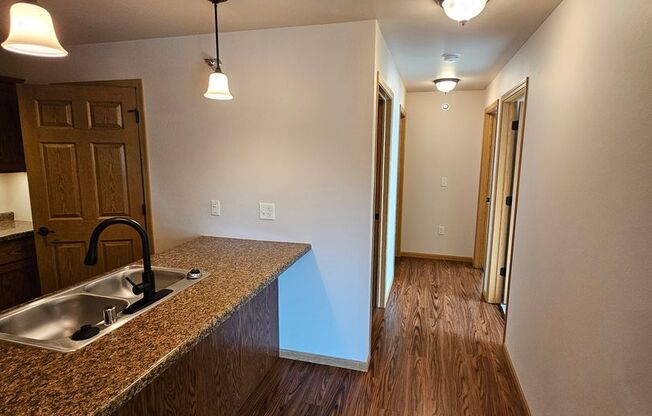 2 beds, 1.5 baths, 1,005 sqft, $1,425, Unit 201