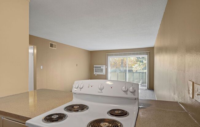 2 beds, 1 bath, 672 sqft, $1,475, Unit 26-Unit 29