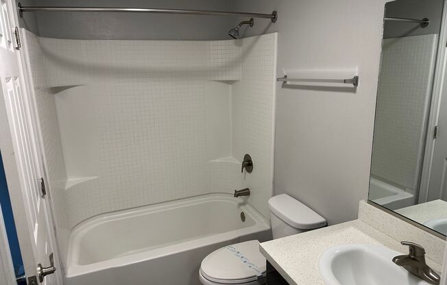 2 beds, 1.5 baths, 866 sqft, $2,825, Unit 810V3