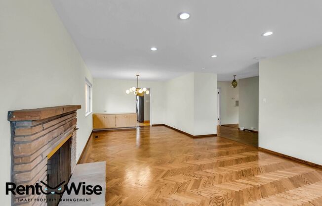 2709 DEBBIE CT