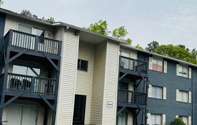 1 bed, 1 bath, 715 sqft, $1,000, Unit 6881-302