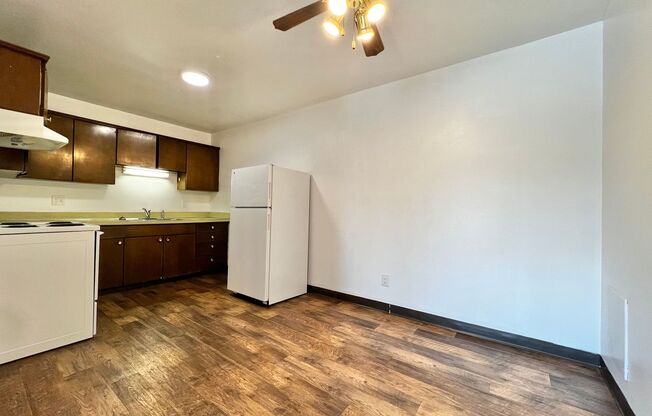 2 beds, 1 bath, 715 sqft, $995, Unit A8