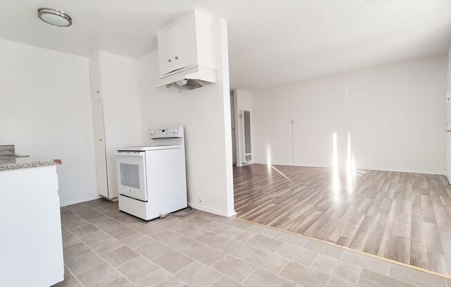 8351 Northgate Garden - Tragocon, LLC