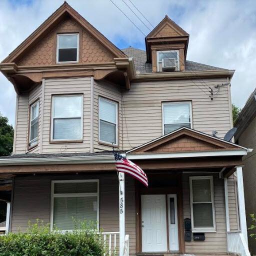 585 FRST AVE