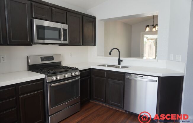Beautiful Home Located in Rosedale!