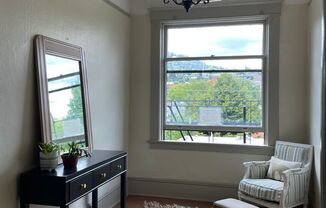 Studio, 1 bath, 320 sqft, $1,095, Unit 02