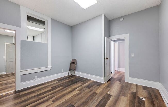 Modern 10-Room Downtown Gem – Ideal for Flexible Housing Use!