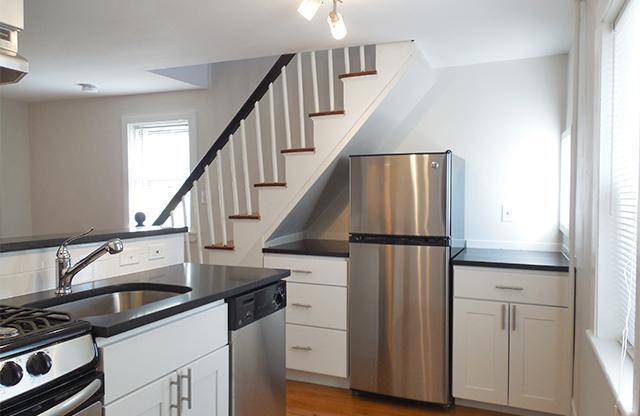 10 Smith Ave 2R