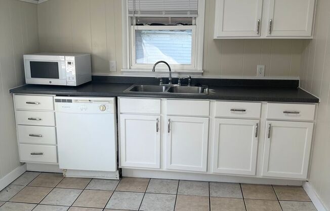 2 beds, 1 bath, $995