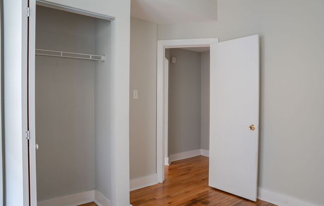 2 beds, 1 bath, 700 sqft, $1,750, Unit 3010-2N