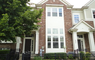 490 GROSVENOR LN