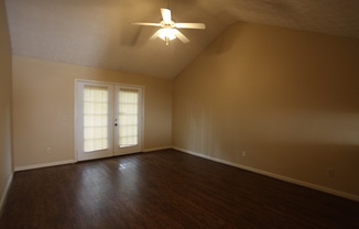 3 beds, 2 baths, $1,350