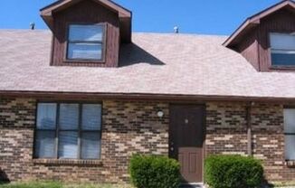 Updated Townhome located in SE Springfield available now