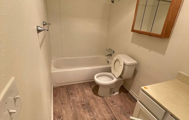 1 bed, 1 bath, 615 sqft, $650, Unit 32