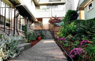 2 beds, 1 bath, 810 sqft, $2,095, Unit 07